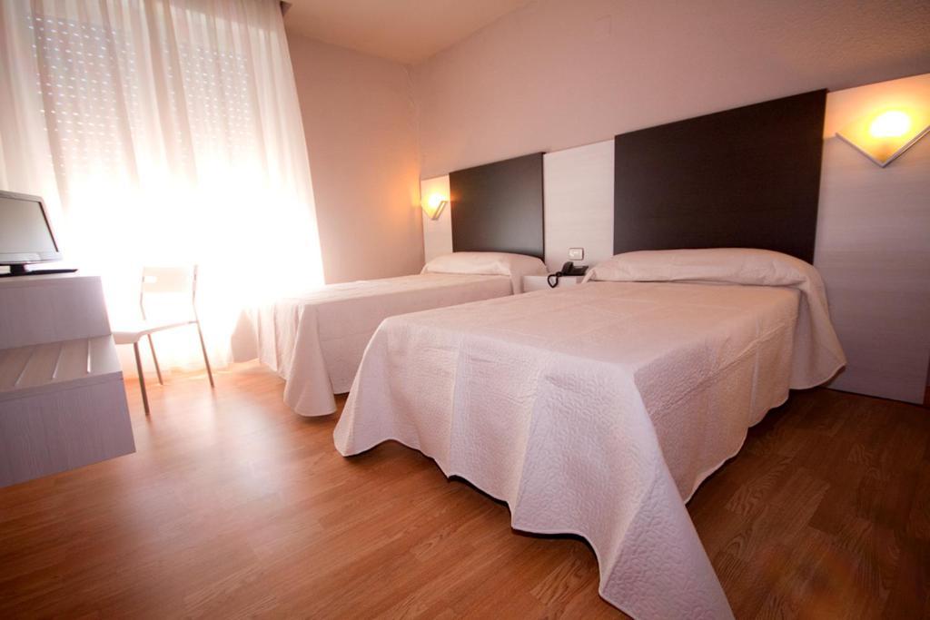 Hotel Fornos Calatayud Oda fotoğraf